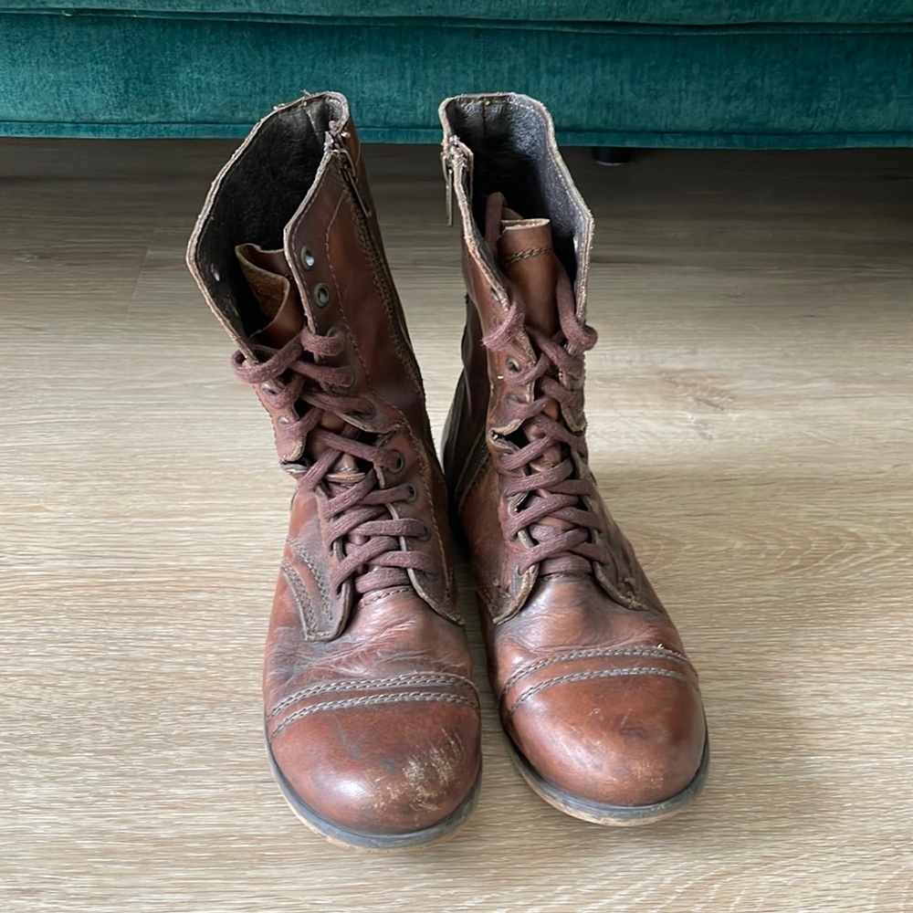 Brown Steve Madden combat boots size 8